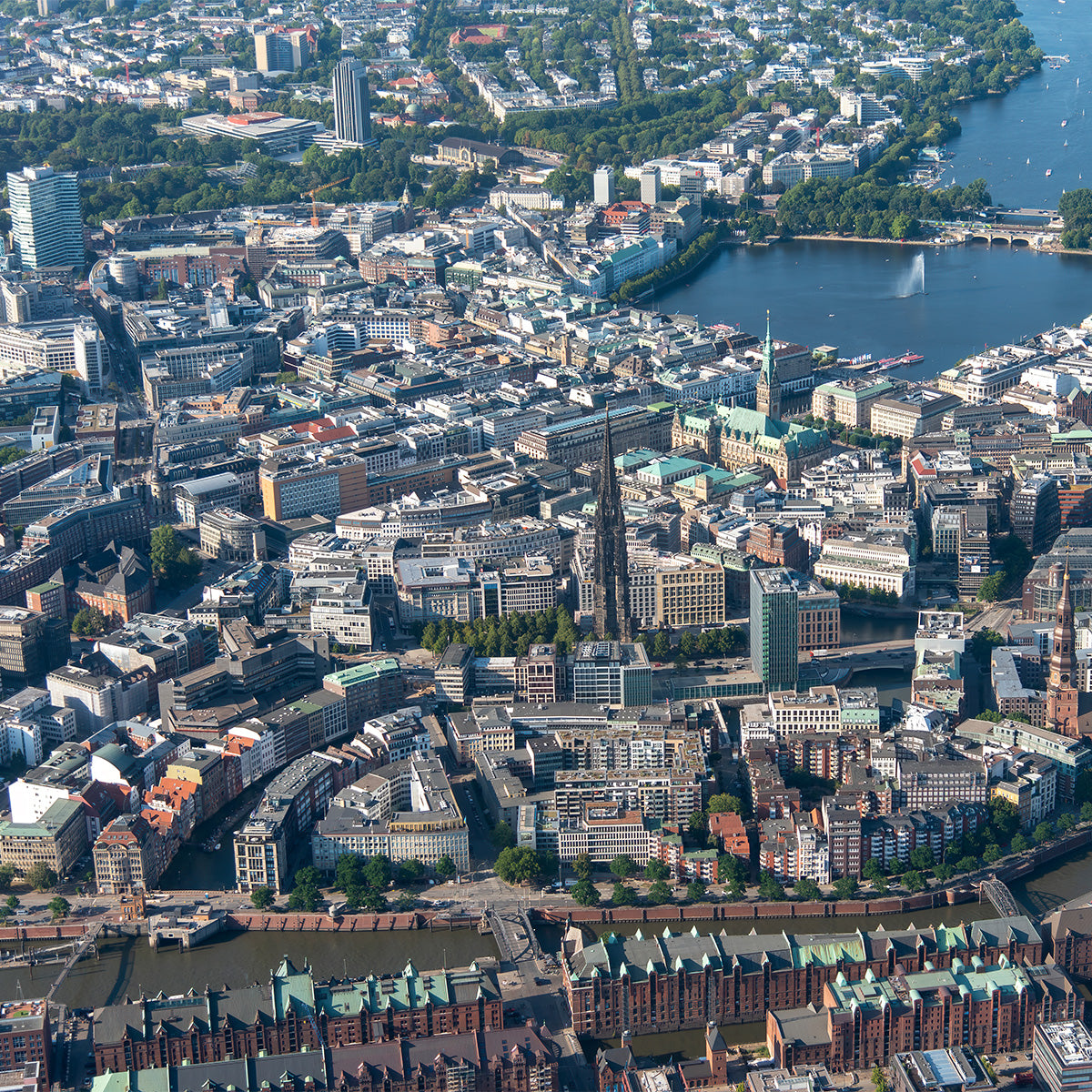 Luftaufnahme von Hamburg mit Speicherstadt, Hafen und Binnenalster